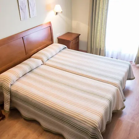 El Roble Hotel 2*